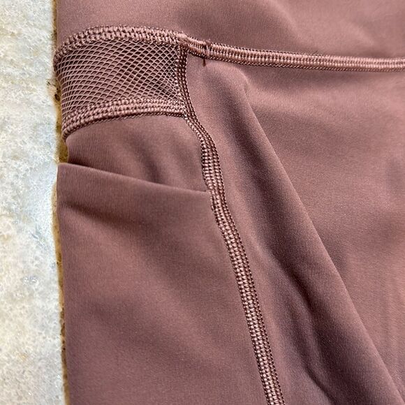 🏃♀️ Lululemon Mesh in Motion Crop Leggings - 23” Inseam - Purple -Side … - Picture 6 of 6